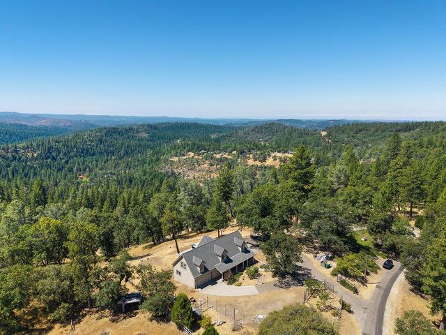 5590 Lynx Trl, Pollock Pines, CA 95726