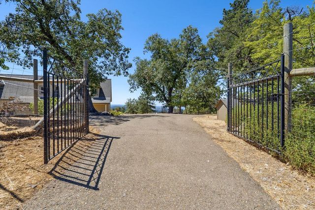 5590 Lynx Trl, Pollock Pines, CA 95726