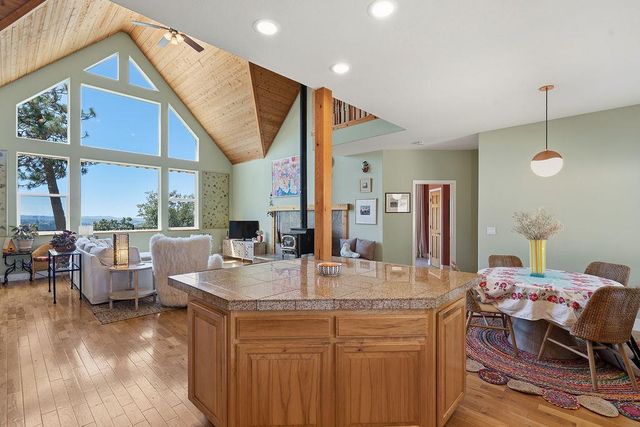 5590 Lynx Trl, Pollock Pines, CA 95726