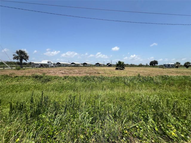 1421 Highway 87, Gilchrist, TX 77617