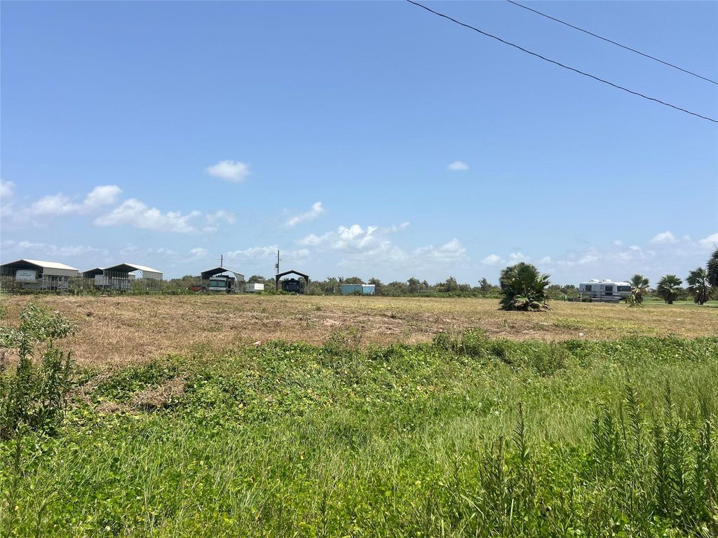 1421 Highway 87, Gilchrist, TX 77617