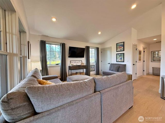 213 Tanglewood Drive, Mossyrock, WA 98564