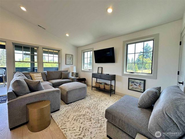 213 Tanglewood Drive, Mossyrock, WA 98564