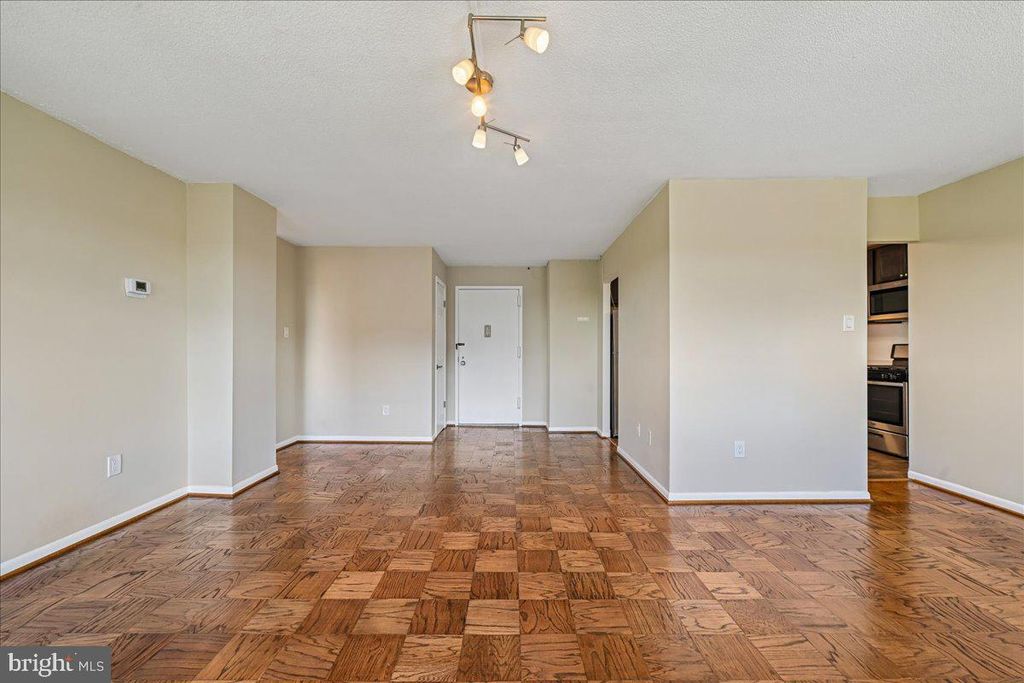 Image 3 of property listing at 1121 UNIVERSITY BLVD W #1207-B, Silver Spring, MD 20902