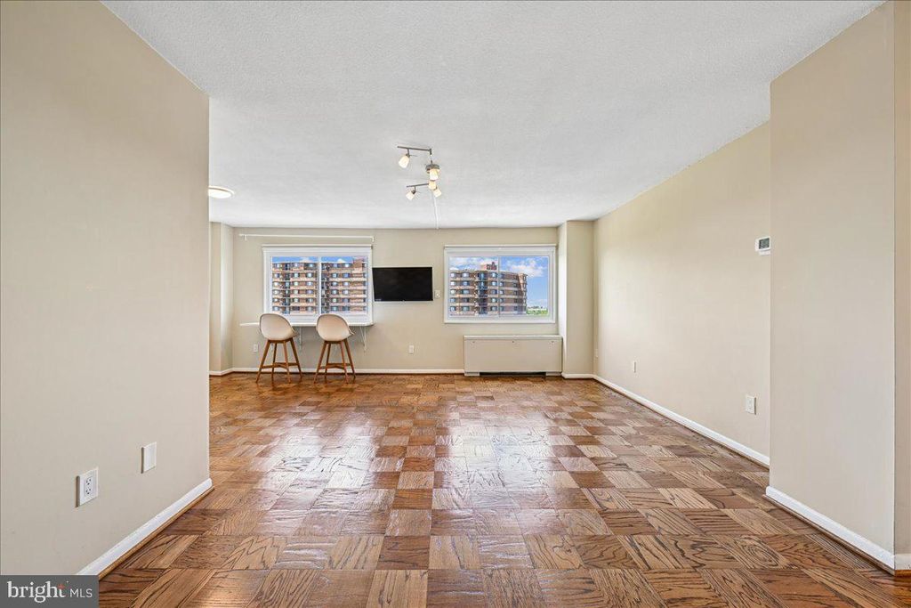 Image 4 of property listing at 1121 UNIVERSITY BLVD W #1207-B, Silver Spring, MD 20902