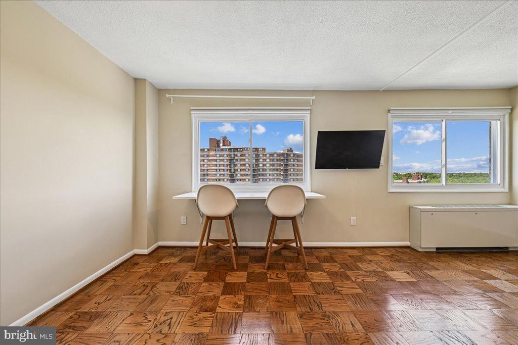Image 6 of property listing at 1121 UNIVERSITY BLVD W #1207-B, Silver Spring, MD 20902