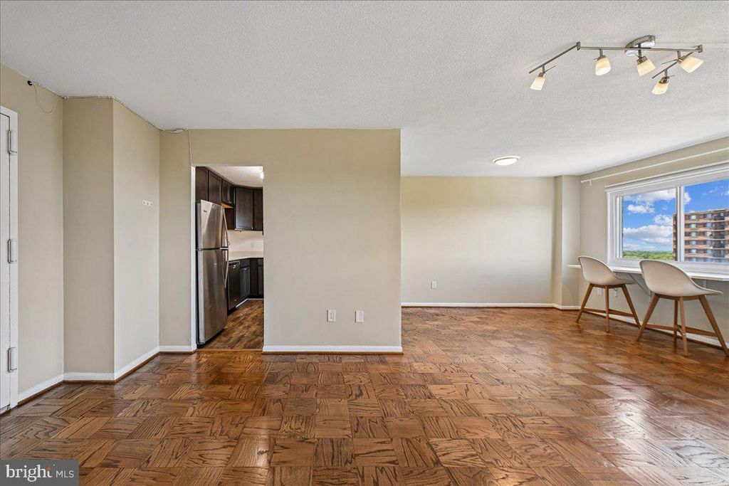 Image 8 of property listing at 1121 UNIVERSITY BLVD W #1207-B, Silver Spring, MD 20902