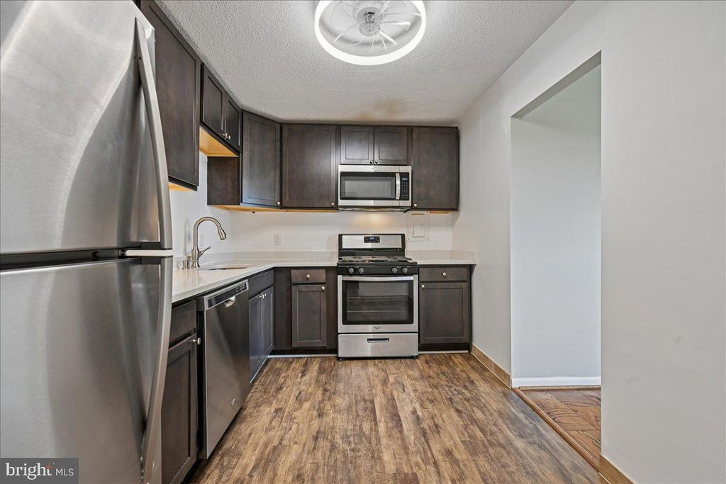 Image 9 of property listing at 1121 UNIVERSITY BLVD W #1207-B, Silver Spring, MD 20902