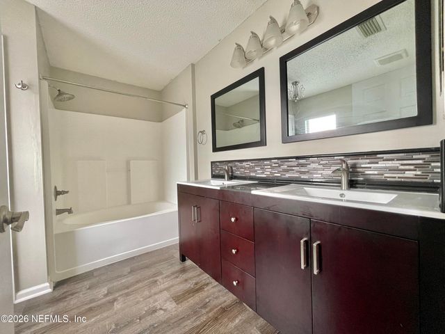 519 CHANCELLOR Drive E, Jacksonville, FL 32225