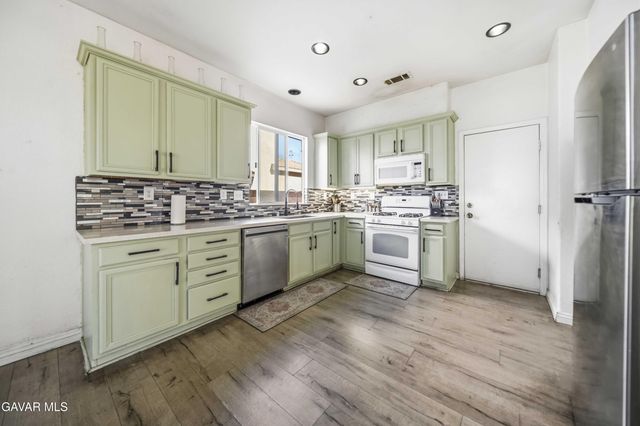 2757 Emerald Lane, Lancaster, CA 93535