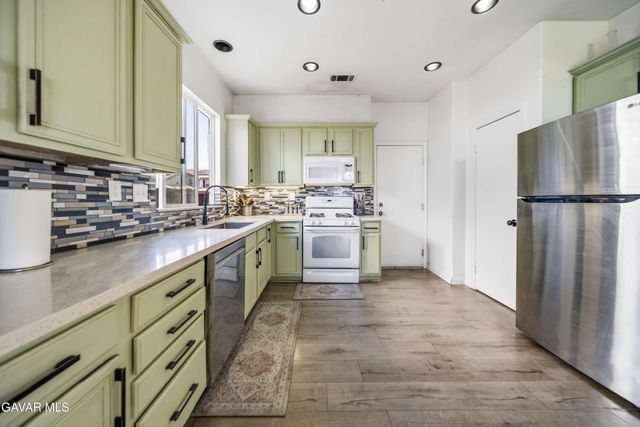 2757 Emerald Lane, Lancaster, CA 93535