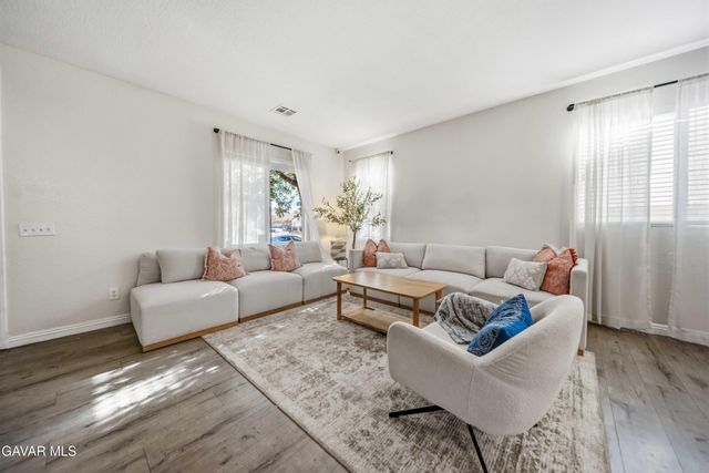 2757 Emerald Lane, Lancaster, CA 93535