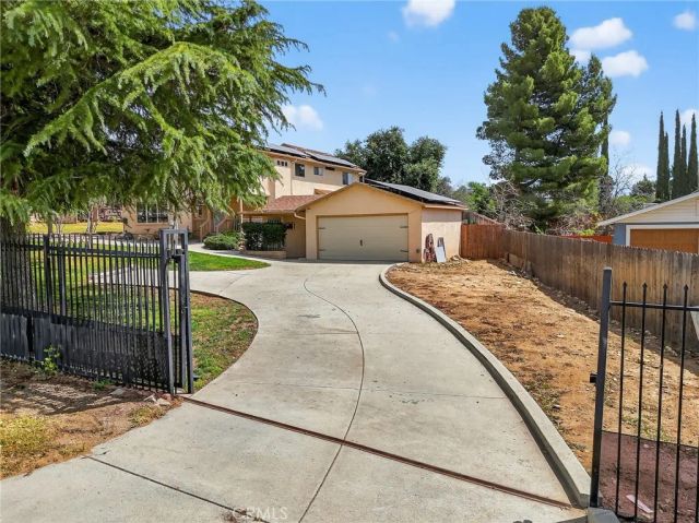 9902 Avenida Miravilla, Cherry Valley, CA 92223