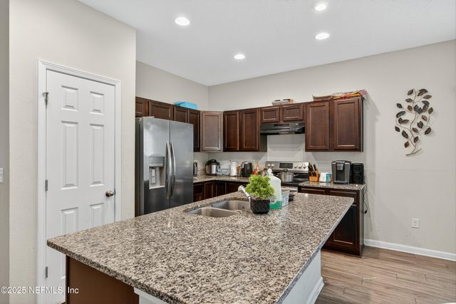 756 TALKING TREE Drive, Jacksonville, FL 32205