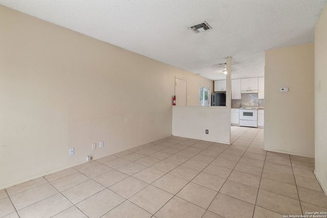 1523 NOBLE OAK DR, San Antonio, TX 78227