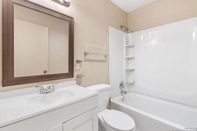 1523 NOBLE OAK DR, San Antonio, TX 78227