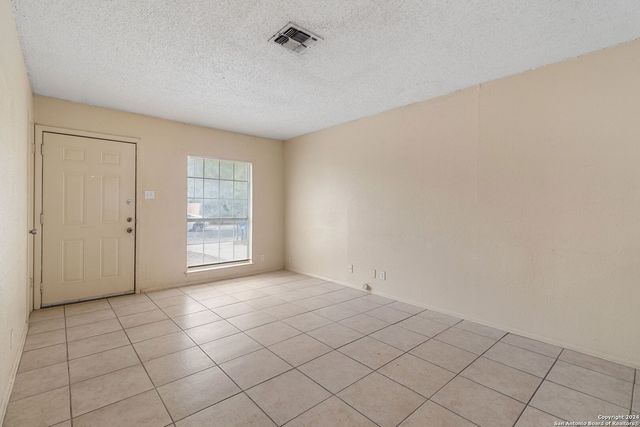 1523 NOBLE OAK DR, San Antonio, TX 78227