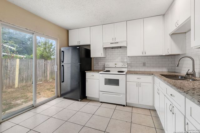 1523 NOBLE OAK DR, San Antonio, TX 78227