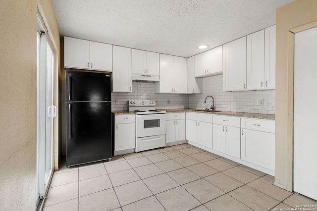 1523 NOBLE OAK DR, San Antonio, TX 78227
