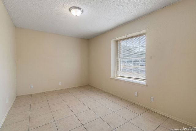 1523 NOBLE OAK DR, San Antonio, TX 78227