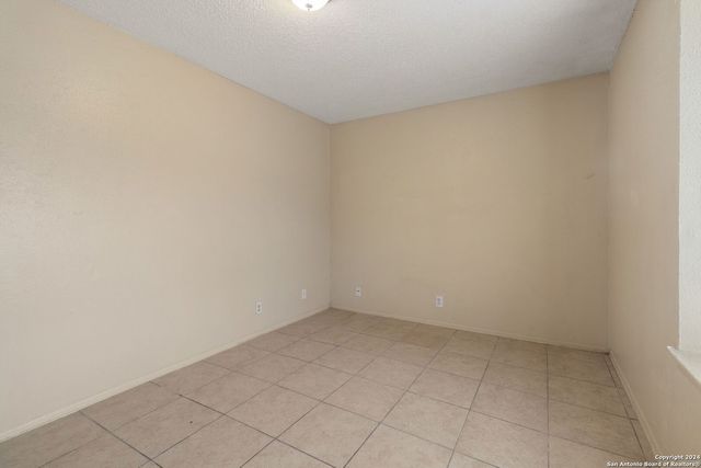 1523 NOBLE OAK DR, San Antonio, TX 78227