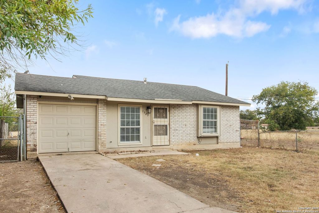 1523 NOBLE OAK DR, San Antonio, TX 78227