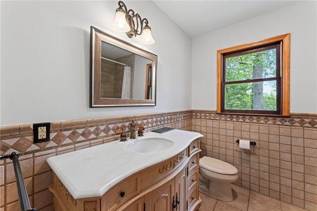 175 Beaver Lake Drive, West Union, SC 29696
