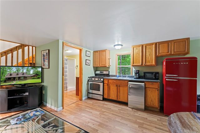 175 Beaver Lake Drive, West Union, SC 29696