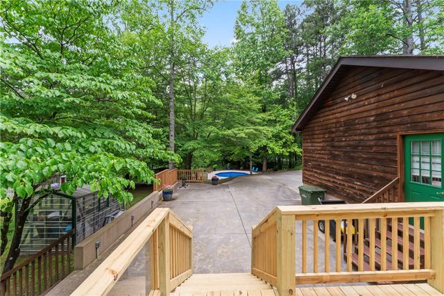175 Beaver Lake Drive, West Union, SC 29696