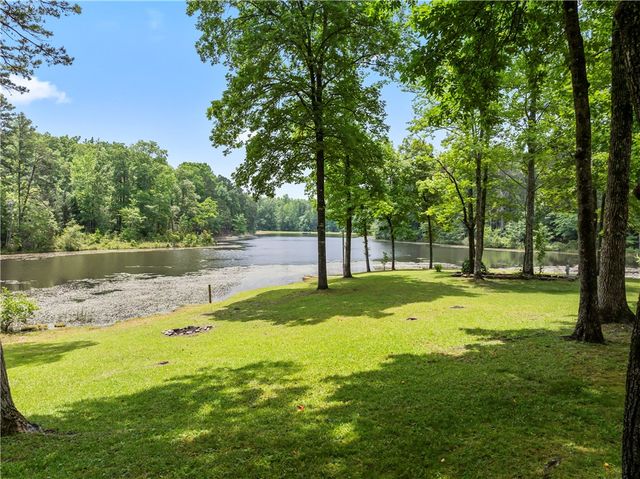 175 Beaver Lake Drive, West Union, SC 29696
