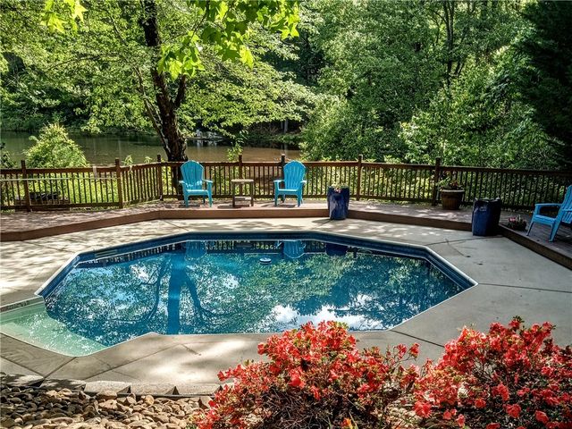 175 Beaver Lake Drive, West Union, SC 29696