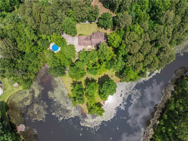 175 Beaver Lake Drive, West Union, SC 29696