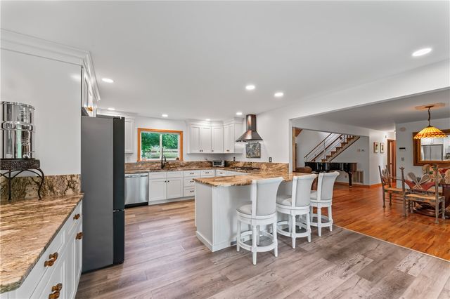 175 Beaver Lake Drive, West Union, SC 29696