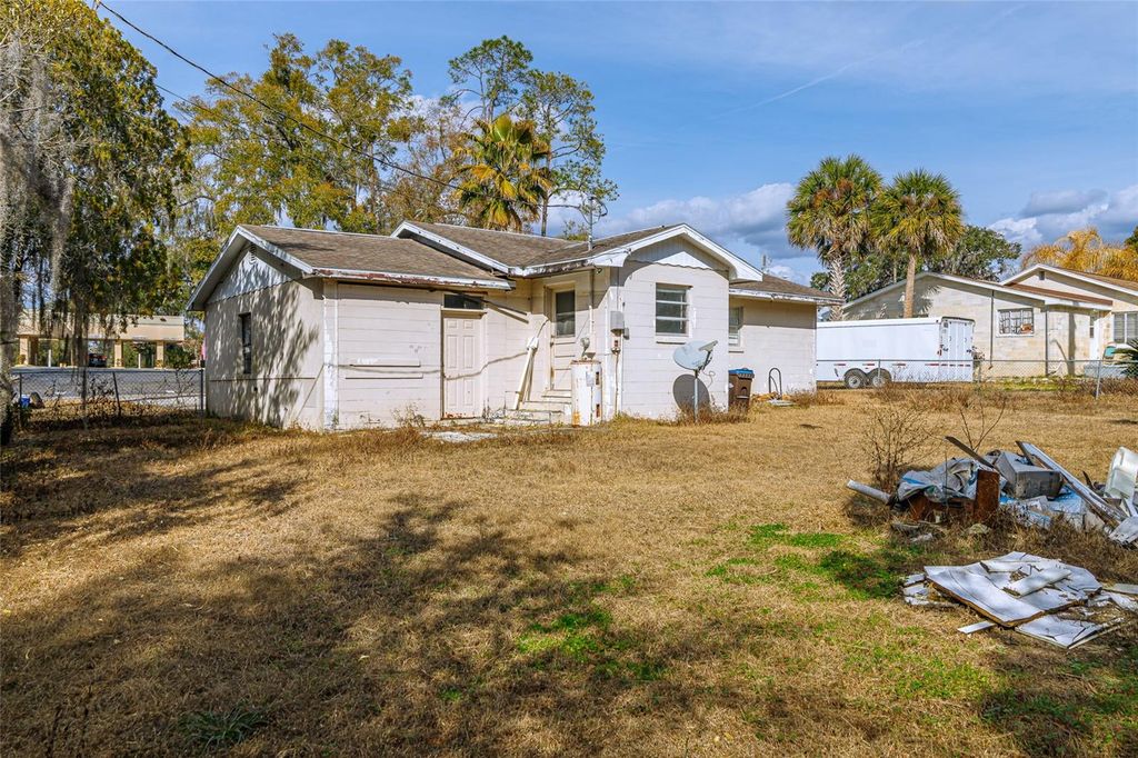 Image 5 of property listing at 5242 SE 112TH STREET, Belleview, FL 34420