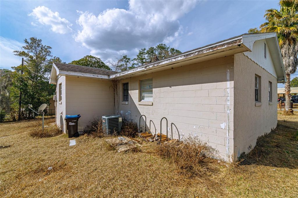 Image 8 of property listing at 5242 SE 112TH STREET, Belleview, FL 34420