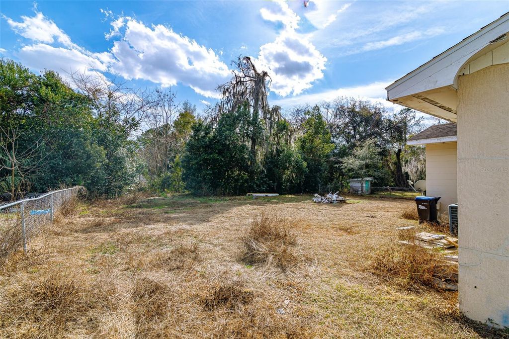 Image 9 of property listing at 5242 SE 112TH STREET, Belleview, FL 34420