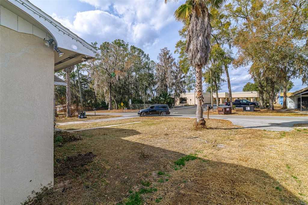 Image 10 of property listing at 5242 SE 112TH STREET, Belleview, FL 34420