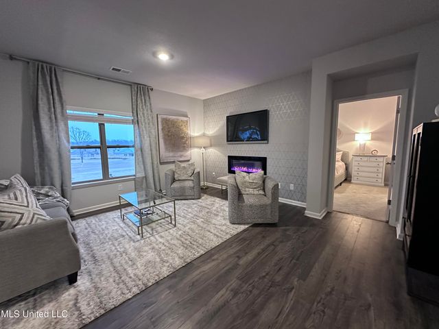 15 S Thorn Tree Street, Byhalia, MS 38611