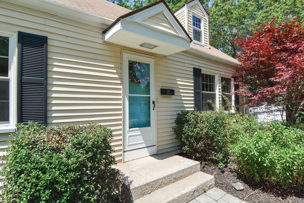 80 Pocahontas St, Walpole, MA 02081