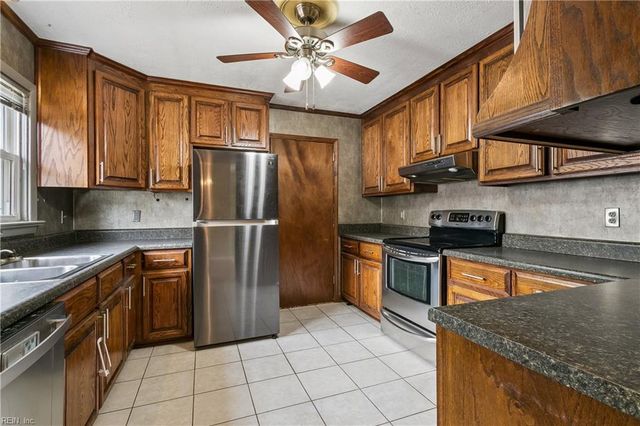 130 Albany DR, Hampton, VA 23666