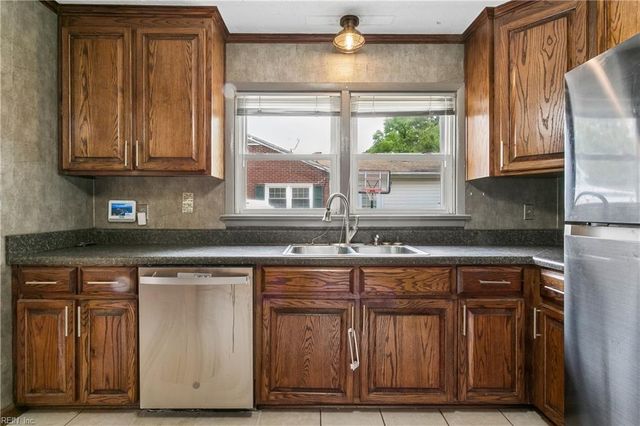 130 Albany DR, Hampton, VA 23666