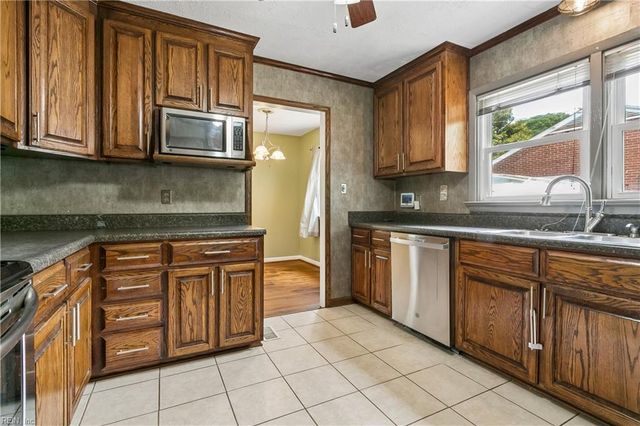 130 Albany DR, Hampton, VA 23666