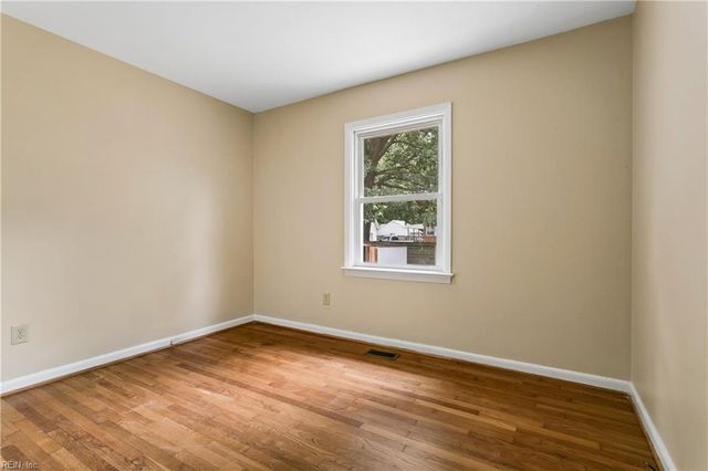 130 Albany DR, Hampton, VA 23666
