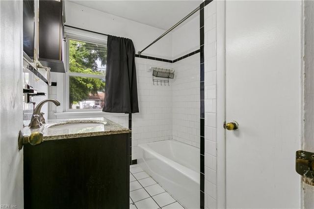 130 Albany DR, Hampton, VA 23666