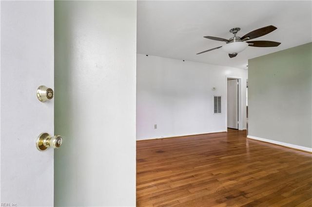 130 Albany DR, Hampton, VA 23666