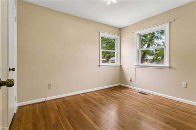 130 Albany DR, Hampton, VA 23666