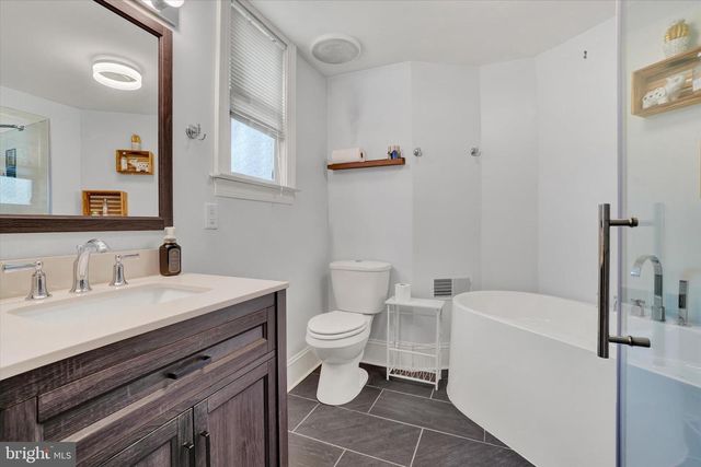 2405 S QUEEN ST, York, PA 17402