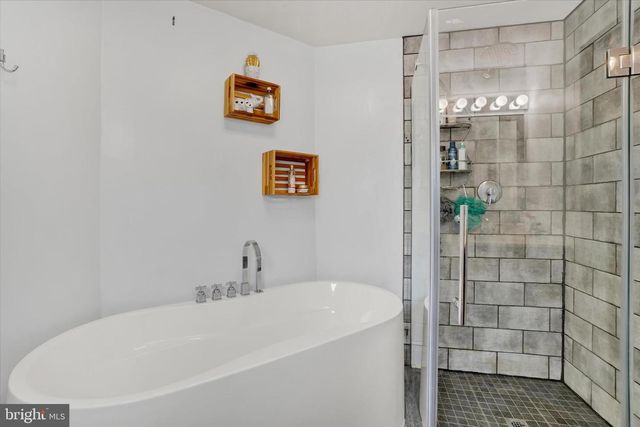 2405 S QUEEN ST, York, PA 17402