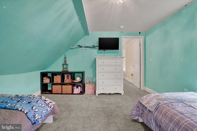 2405 S QUEEN ST, York, PA 17402