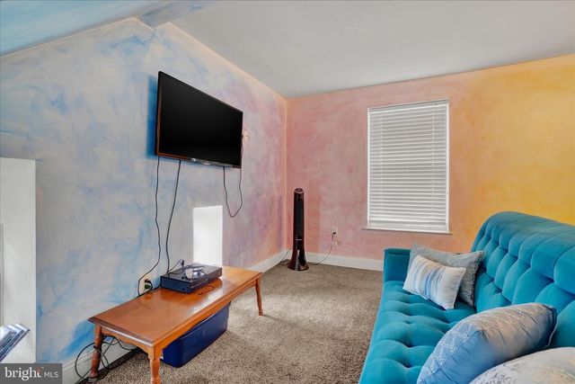 2405 S QUEEN ST, York, PA 17402